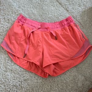lululemon hotty hot shorts 2.5”